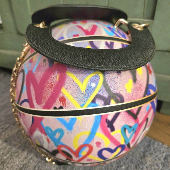 Vintage Betsey Johnson Heart Graffiti Basketball Crossbody/Purse BAG NWT! - Picture 3 of 7